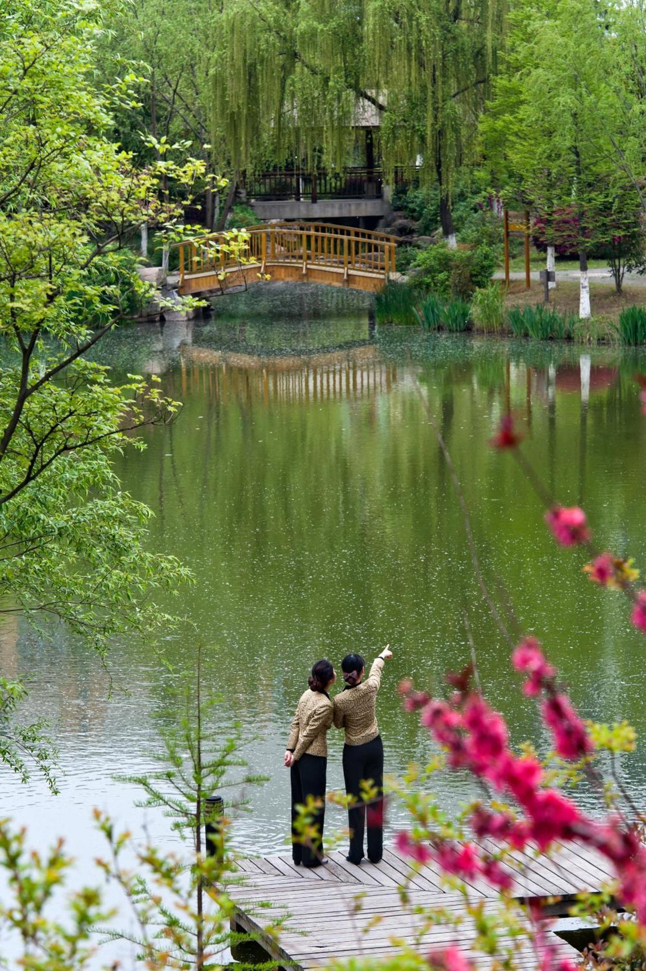 Jinling Riverside Hotel Nanking Exterior foto